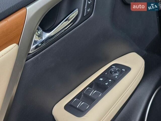 Черный Лексус РХ, объемом двигателя 3.46 л и пробегом 32 тыс. км за 44300 $, фото 6 на Automoto.ua