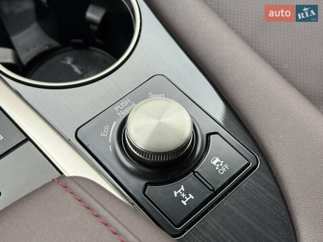 Черный Лексус РХ, объемом двигателя 3.46 л и пробегом 25 тыс. км за 50999 $, фото 49 на Automoto.ua