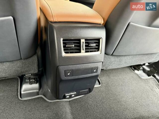 Черный Лексус РХ, объемом двигателя 2 л и пробегом 60 тыс. км за 46900 $, фото 39 на Automoto.ua