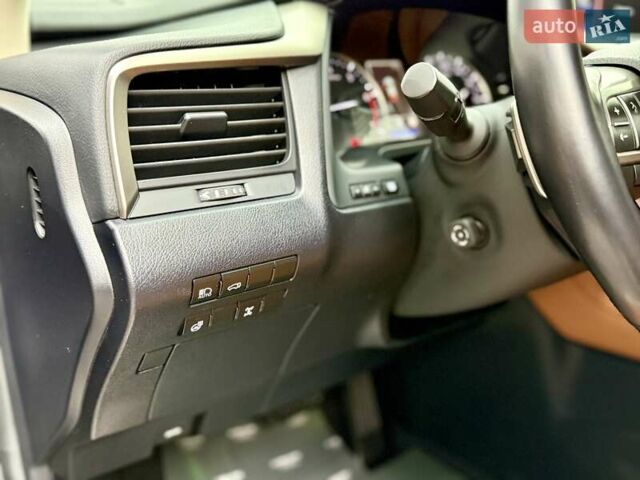 Черный Лексус РХ, объемом двигателя 2 л и пробегом 60 тыс. км за 46900 $, фото 30 на Automoto.ua