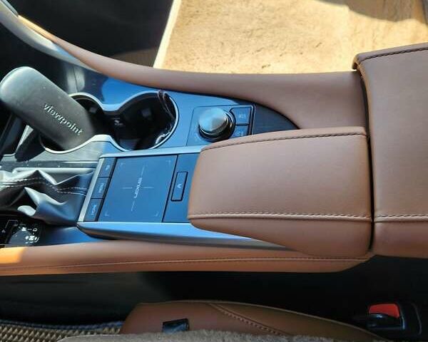 Лексус РХ 2022 в Одессе на Automoto.ua Черный Лексус РХ, объемом двигателя 2 л и пробегом 18 тыс. км за 54000 $, фото 13 на Automoto.ua