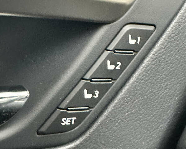 Черный Лексус РХ, объемом двигателя 2 л и пробегом 30 тыс. км за 50900 $, фото 14 на Automoto.ua