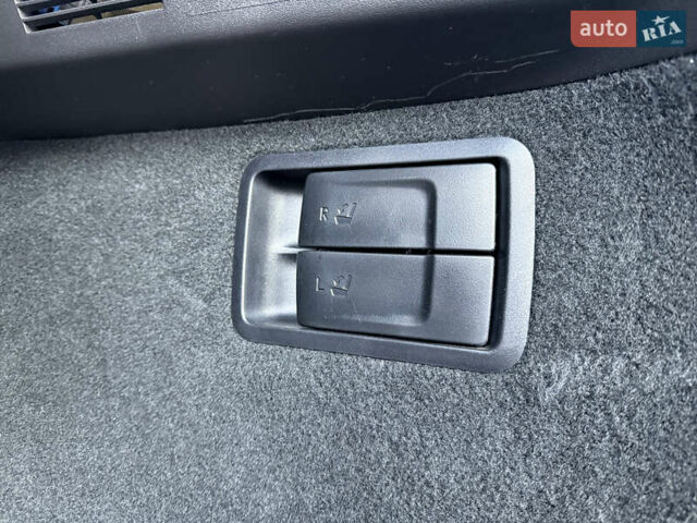Черный Лексус РХ, объемом двигателя 3.46 л и пробегом 61 тыс. км за 51500 $, фото 31 на Automoto.ua