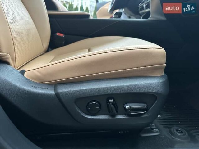 Черный Лексус РХ, объемом двигателя 2.39 л и пробегом 25 тыс. км за 69900 $, фото 48 на Automoto.ua