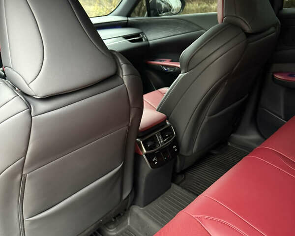 Чорний Лексус РХ, об'ємом двигуна 2.39 л та пробігом 33 тис. км за 60000 $, фото 17 на Automoto.ua