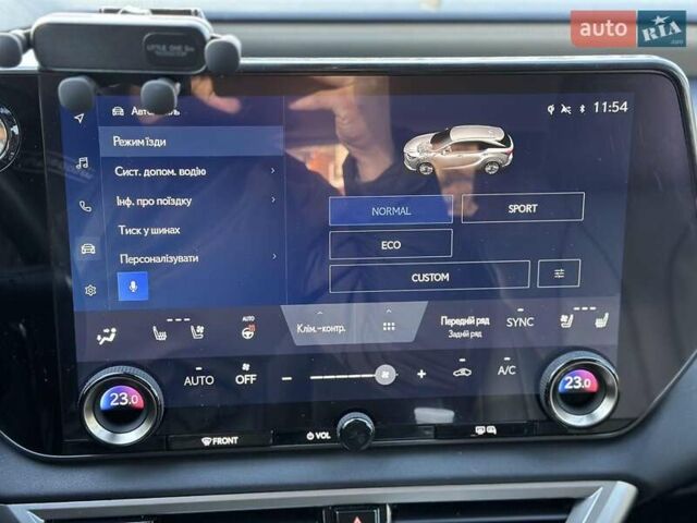 Чорний Лексус РХ, об'ємом двигуна 2.4 л та пробігом 20 тис. км за 54990 $, фото 32 на Automoto.ua