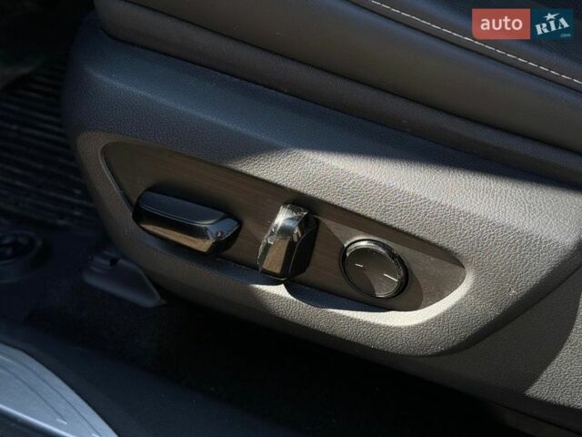 Черный Лексус РХ, объемом двигателя 2.4 л и пробегом 23 тыс. км за 51990 $, фото 15 на Automoto.ua