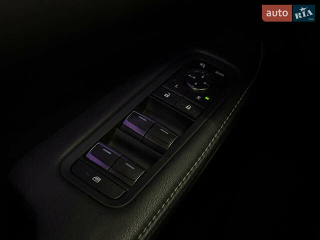 Чорний Лексус РХ, об'ємом двигуна 2.4 л та пробігом 19 тис. км за 61999 $, фото 31 на Automoto.ua