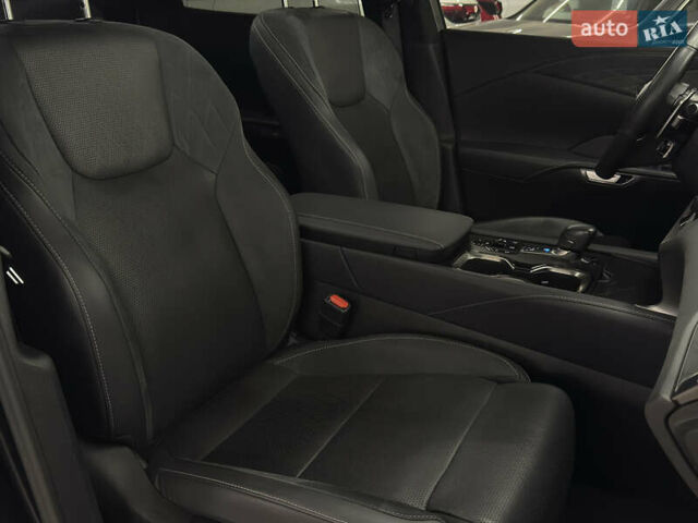 Чорний Лексус РХ, об'ємом двигуна 2.4 л та пробігом 19 тис. км за 61999 $, фото 22 на Automoto.ua