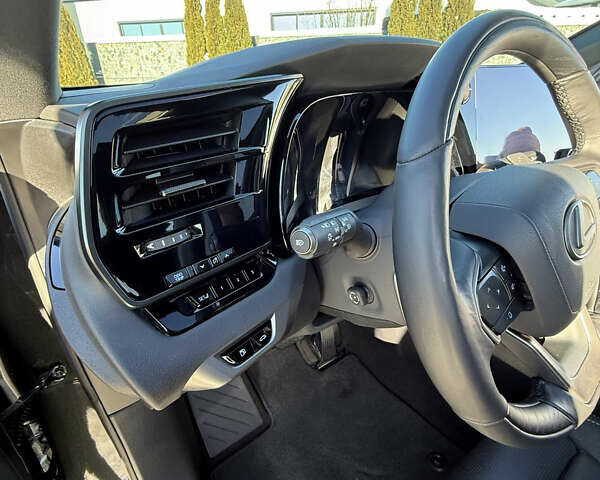Черный Лексус РХ, объемом двигателя 2.5 л и пробегом 18 тыс. км за 85000 $, фото 8 на Automoto.ua