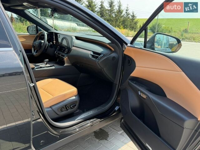 Чорний Лексус РХ, об'ємом двигуна 2.5 л та пробігом 27 тис. км за 59900 $, фото 46 на Automoto.ua