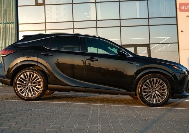 Черный Лексус РХ, объемом двигателя 2.5 л и пробегом 19 тыс. км за 83700 $, фото 1 на Automoto.ua