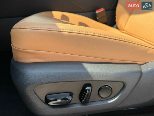Чорний Лексус РХ, об'ємом двигуна 2.5 л та пробігом 27 тис. км за 59900 $, фото 21 на Automoto.ua