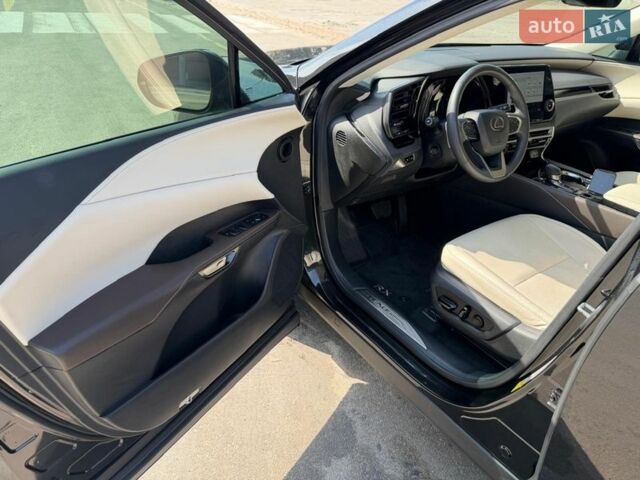 Чорний Лексус РХ, об'ємом двигуна 2.39 л та пробігом 37 тис. км за 54000 $, фото 7 на Automoto.ua