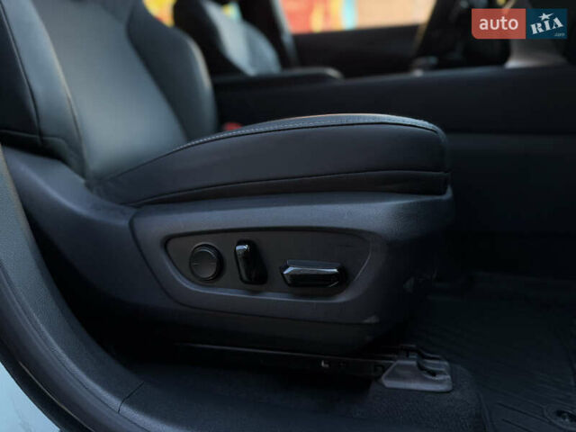 Чорний Лексус РХ, об'ємом двигуна 2.4 л та пробігом 20 тис. км за 54999 $, фото 29 на Automoto.ua