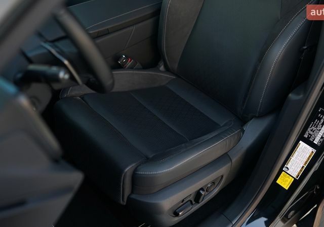 Черный Лексус РХ, объемом двигателя 2.5 л и пробегом 19 тыс. км за 83700 $, фото 42 на Automoto.ua