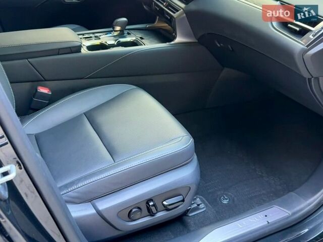 Чорний Лексус РХ, об'ємом двигуна 2.4 л та пробігом 25 тис. км за 61700 $, фото 39 на Automoto.ua