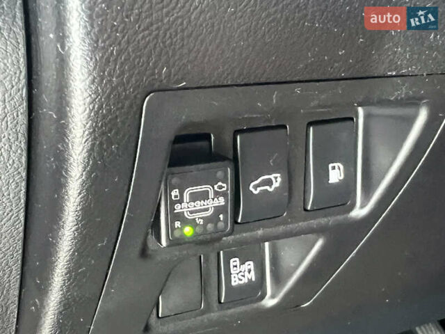 Красный Лексус РХ, объемом двигателя 3.5 л и пробегом 182 тыс. км за 18500 $, фото 13 на Automoto.ua