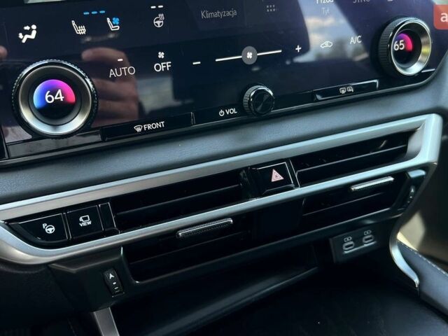 Красный Лексус РХ, объемом двигателя 2.5 л и пробегом 53 тыс. км за 54400 $, фото 11 на Automoto.ua