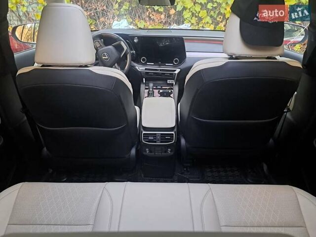 Лексус РХ 2023 в Киеве на Automoto.ua Красный Лексус РХ, объемом двигателя 2.49 л и пробегом 38 тыс. км за 63000 $, фото 14 на Automoto.ua