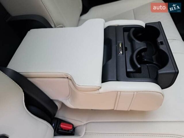Лексус РХ 2023 в Киеве на Automoto.ua Красный Лексус РХ, объемом двигателя 2.49 л и пробегом 38 тыс. км за 63000 $, фото 1 на Automoto.ua