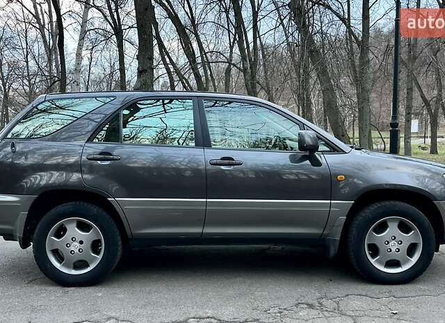 Лексус РХ, объемом двигателя 3 л и пробегом 288 тыс. км за 6500 $, фото 9 на Automoto.ua