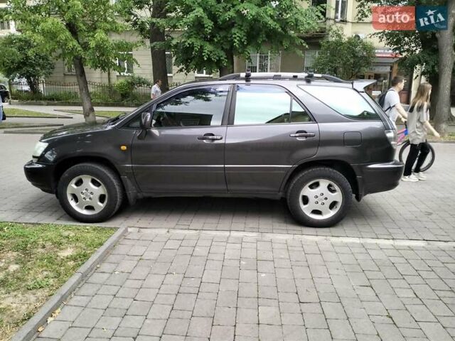 Лексус РХ, объемом двигателя 3 л и пробегом 380 тыс. км за 6800 $, фото 1 на Automoto.ua