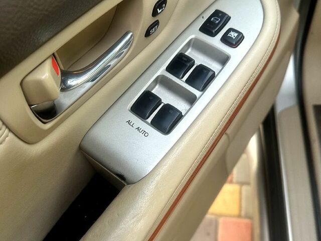 Лексус РХ, объемом двигателя 33 л и пробегом 202 тыс. км за 10500 $, фото 4 на Automoto.ua