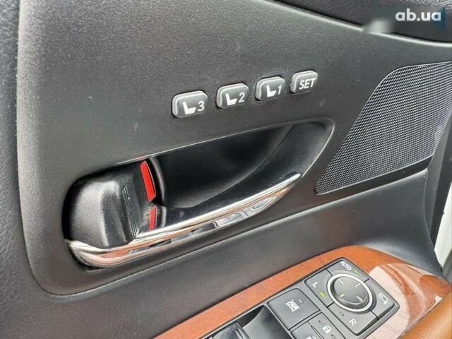 Лексус РХ, объемом двигателя 3.5 л и пробегом 333 тыс. км за 18990 $, фото 12 на Automoto.ua