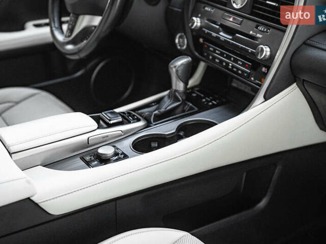 Лексус РХ, объемом двигателя 2 л и пробегом 135 тыс. км за 34500 $, фото 19 на Automoto.ua