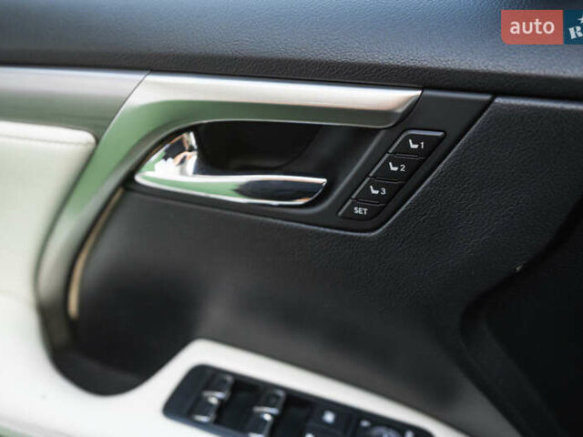 Лексус РХ, объемом двигателя 2 л и пробегом 135 тыс. км за 34500 $, фото 28 на Automoto.ua