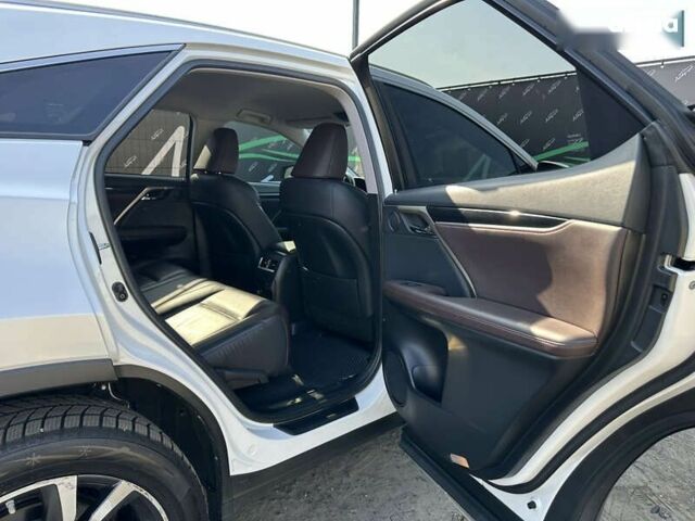 Лексус РХ, объемом двигателя 2 л и пробегом 69 тыс. км за 33500 $, фото 10 на Automoto.ua