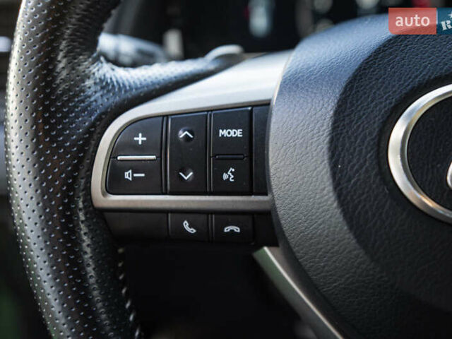 Лексус РХ, объемом двигателя 2 л и пробегом 135 тыс. км за 34500 $, фото 34 на Automoto.ua