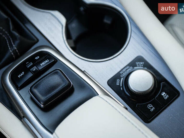 Лексус РХ, объемом двигателя 2 л и пробегом 135 тыс. км за 34500 $, фото 40 на Automoto.ua