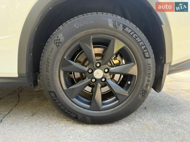 Лексус РХ, объемом двигателя 2 л и пробегом 90 тыс. км за 32500 $, фото 11 на Automoto.ua