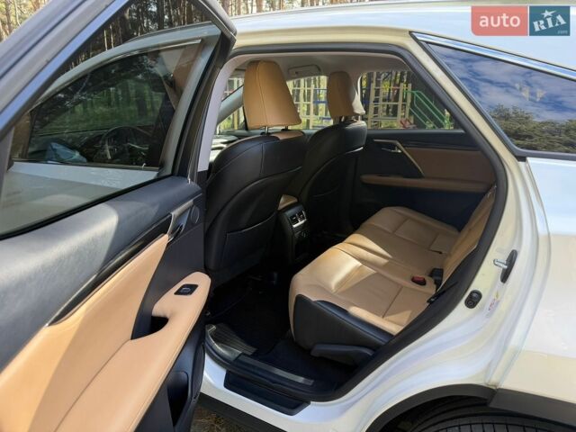 Лексус РХ, объемом двигателя 2 л и пробегом 90 тыс. км за 32500 $, фото 9 на Automoto.ua