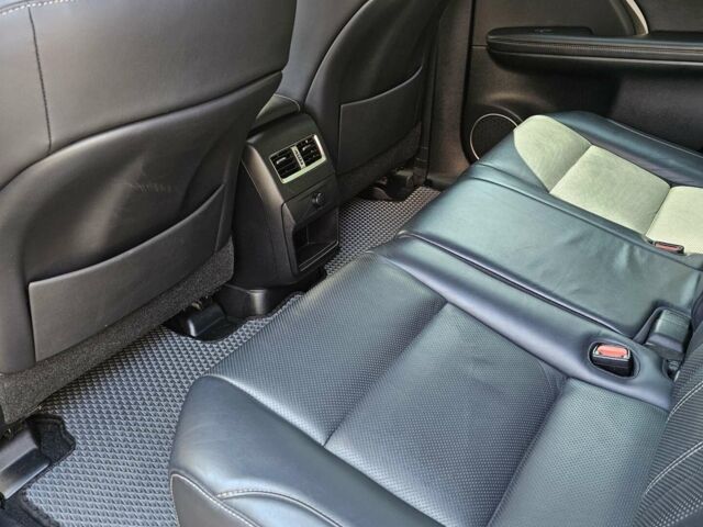 Лексус РХ, об'ємом двигуна 3.46 л та пробігом 87 тис. км за 31900 $, фото 8 на Automoto.ua