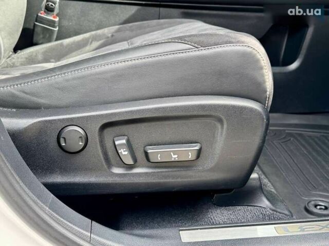 Лексус РХ, объемом двигателя 2 л и пробегом 105 тыс. км за 31800 $, фото 27 на Automoto.ua