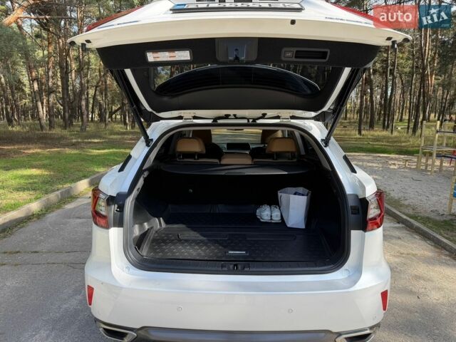 Лексус РХ, объемом двигателя 2 л и пробегом 90 тыс. км за 32500 $, фото 5 на Automoto.ua
