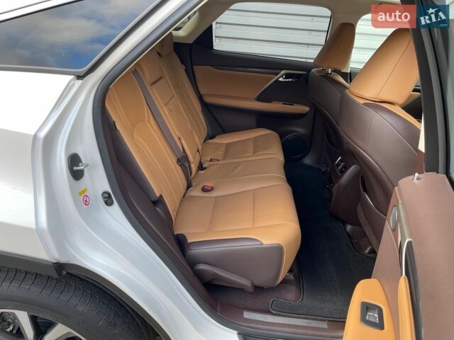 Лексус РХ, объемом двигателя 2 л и пробегом 135 тыс. км за 31900 $, фото 6 на Automoto.ua