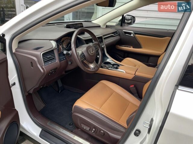 Лексус РХ, объемом двигателя 2 л и пробегом 135 тыс. км за 31900 $, фото 9 на Automoto.ua