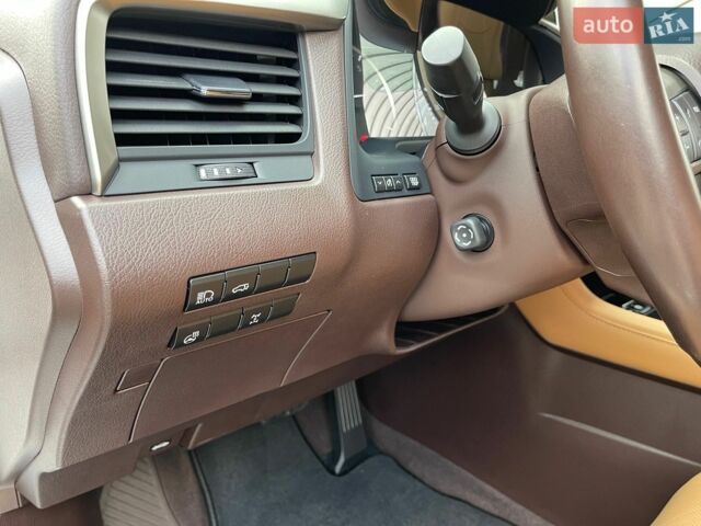Лексус РХ, объемом двигателя 2 л и пробегом 135 тыс. км за 31900 $, фото 13 на Automoto.ua