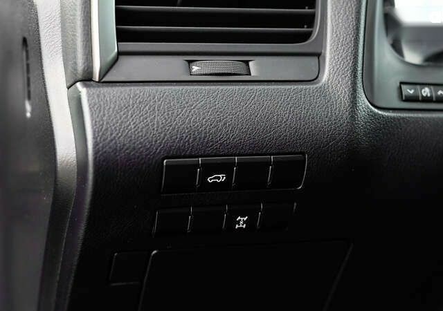 Лексус РХ, объемом двигателя 2 л и пробегом 182 тыс. км за 30149 $, фото 17 на Automoto.ua