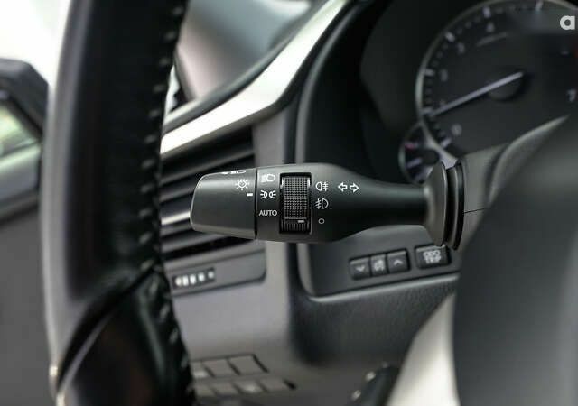 Лексус РХ, объемом двигателя 2 л и пробегом 182 тыс. км за 30149 $, фото 21 на Automoto.ua