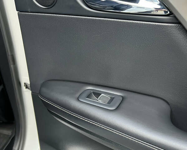 Лексус РХ, объемом двигателя 2 л и пробегом 105 тыс. км за 31000 $, фото 23 на Automoto.ua