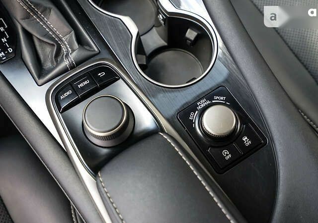 Лексус РХ, объемом двигателя 2 л и пробегом 88 тыс. км за 33586 $, фото 26 на Automoto.ua