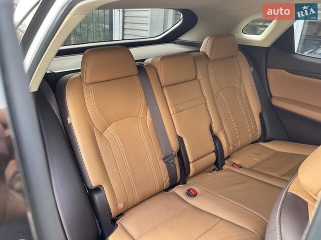 Лексус РХ, объемом двигателя 2 л и пробегом 135 тыс. км за 31900 $, фото 12 на Automoto.ua