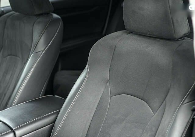 Лексус РХ, объемом двигателя 2 л и пробегом 182 тыс. км за 30149 $, фото 15 на Automoto.ua