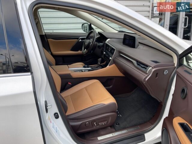 Лексус РХ, объемом двигателя 2 л и пробегом 135 тыс. км за 31900 $, фото 8 на Automoto.ua