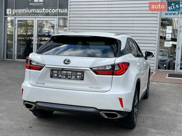 Лексус РХ, объемом двигателя 2 л и пробегом 135 тыс. км за 31900 $, фото 11 на Automoto.ua